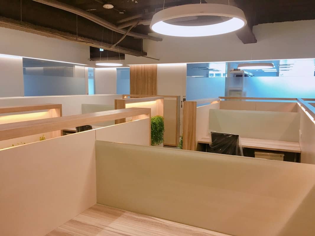 You are currently viewing 共享辦公室的優勢與挑戰：提升效率與創意的工作環境